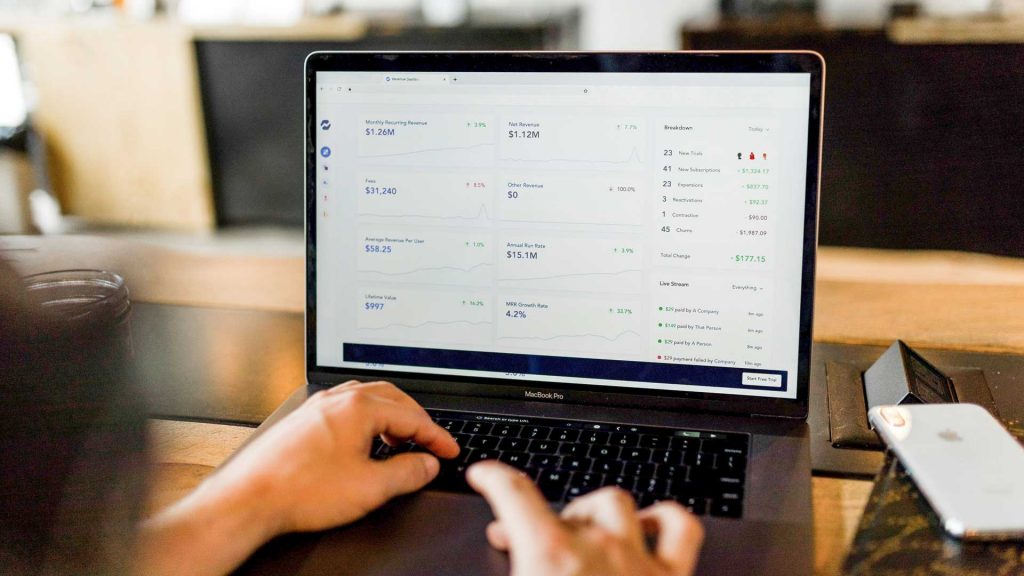 Why-You-Should-Hire-an-Online-Bookkeeper-on-servicetrending