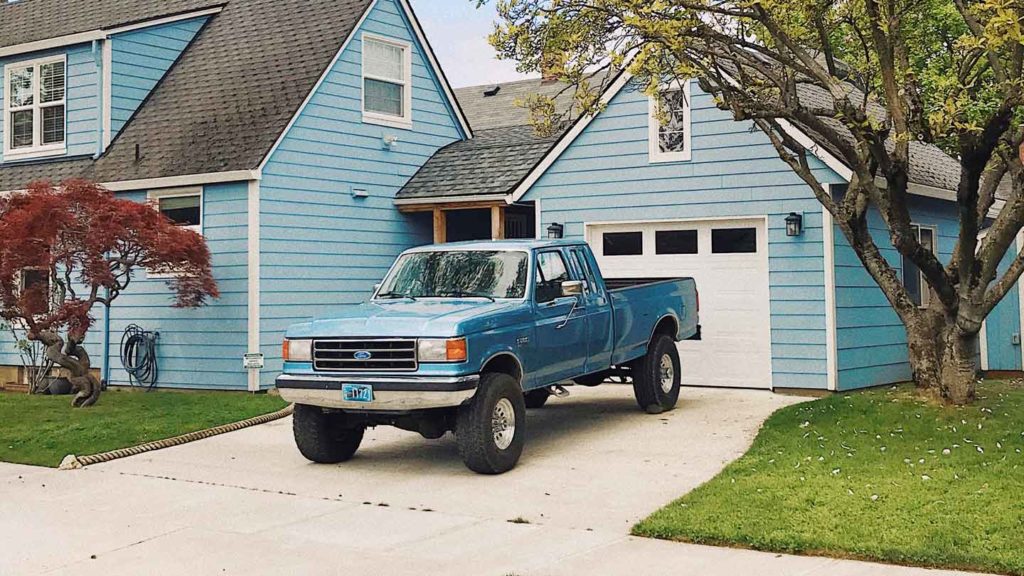 Simple-Tips-to-Dirt-Free-Your-Truck-Bed-with-Ease-on-servicetrending