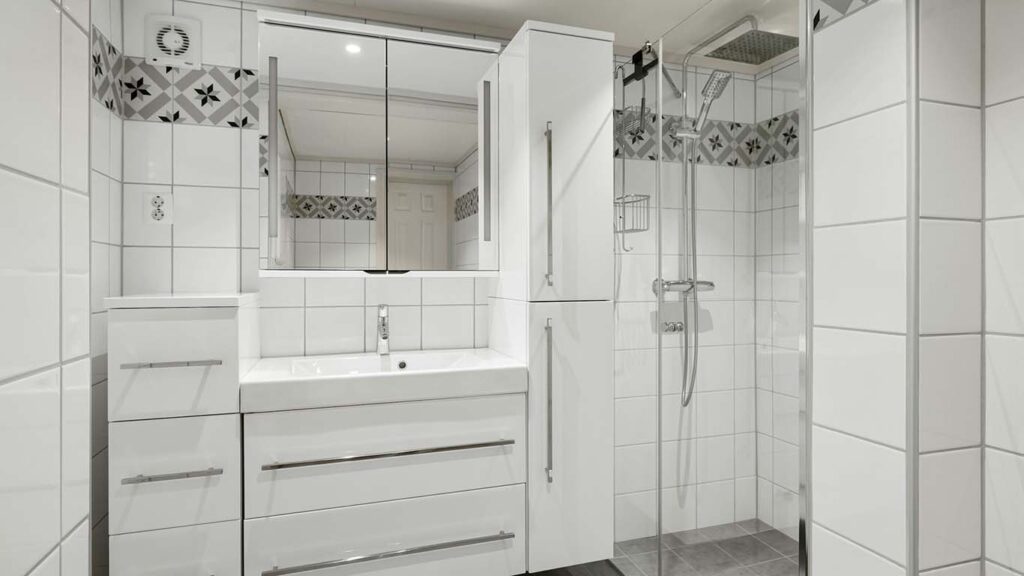 What Returns Come With Choosing Professional Bathroom Remodeling And Shower Installation Services For Homes on servicetrending